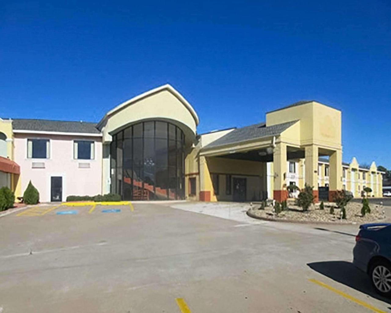 Rose City Inn & Suites Тилер Екстериор снимка